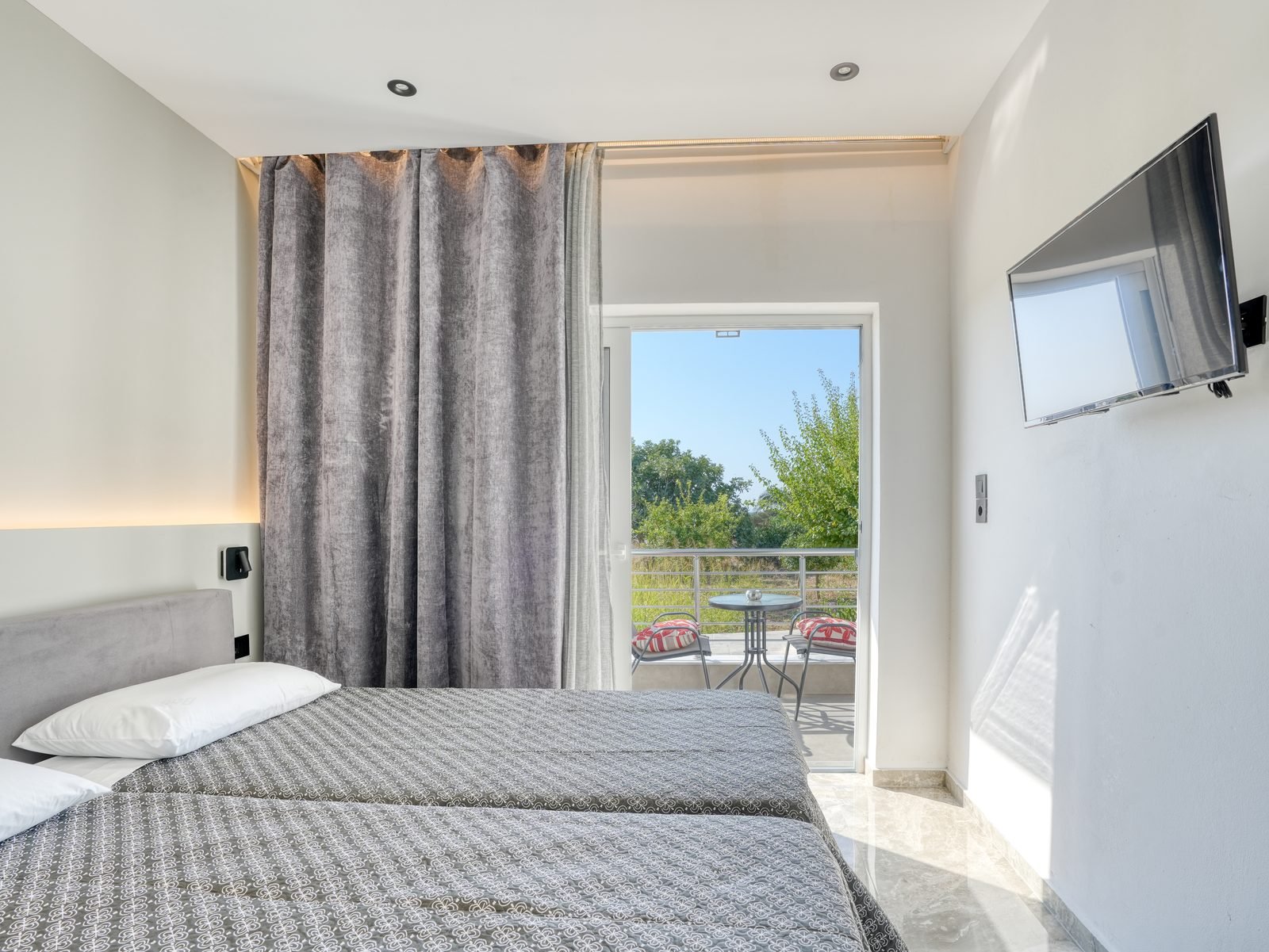 Master bedroom with double bed, smart TV and balcony door